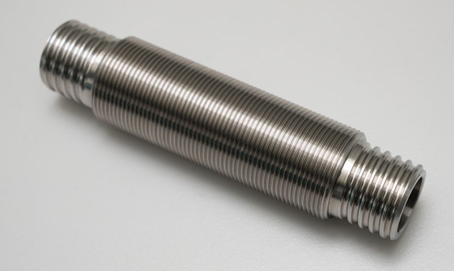 Sonderbauteil mit Glasgewinde aus Hastelloy